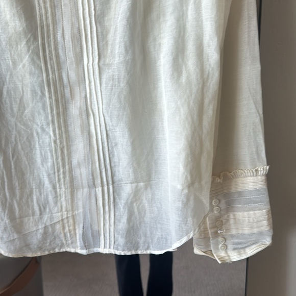 Elizabeth & James Top size Large - Picture 9 of 10